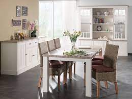 Tijdloze elegantie: Witte meubels in landelijke stijl