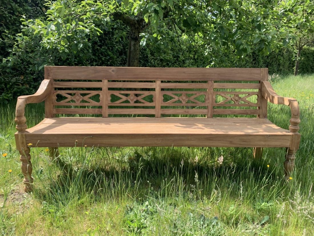 Ontdek de Diversiteit van Tuinbanken voor een Stijlvolle Buitensfeer