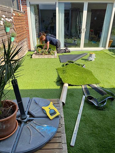 Geniet het hele jaar door van een groen gazon met kunstgras in de tuin