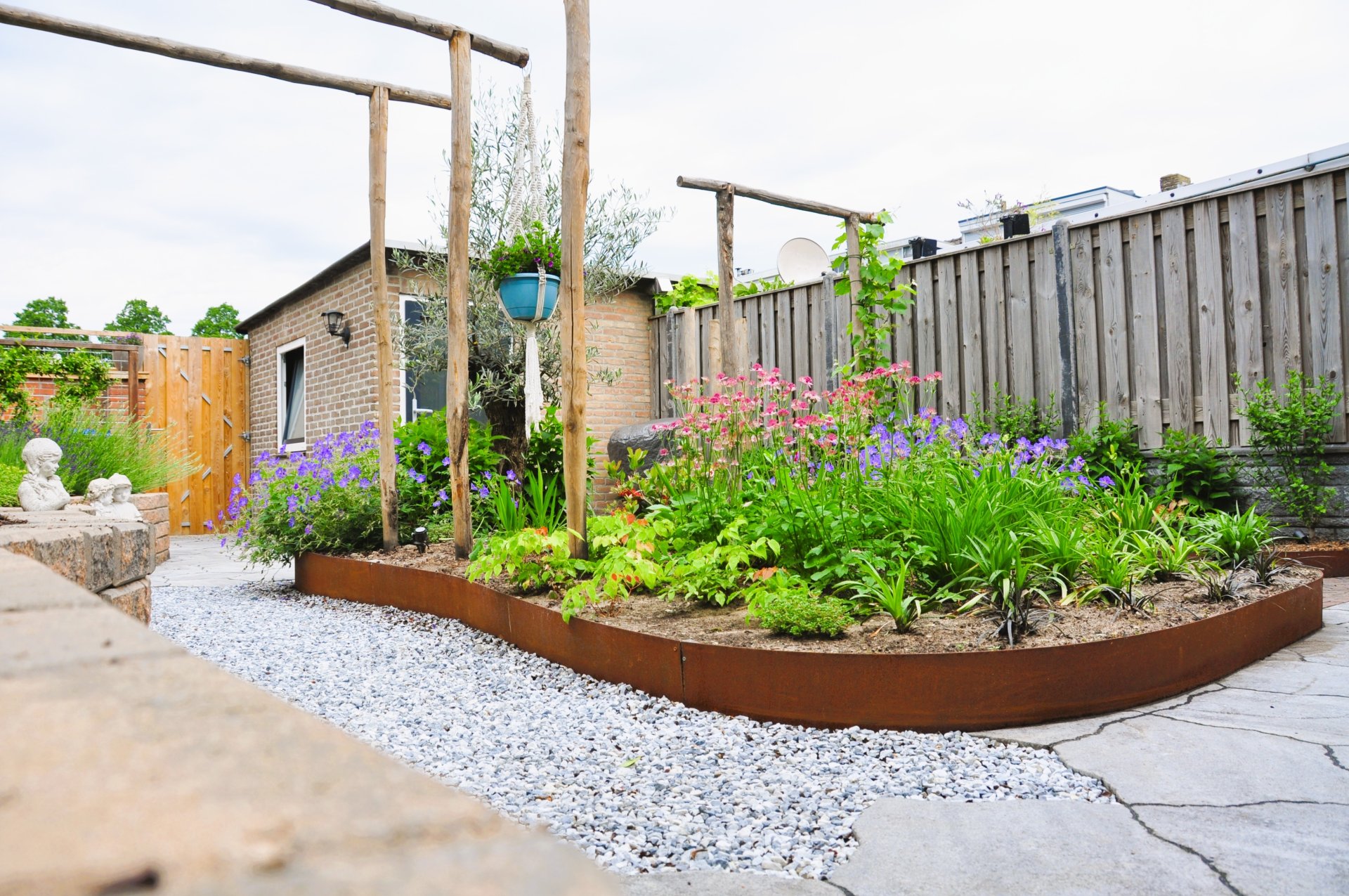 Creëer een Stijlvolle Strakke Voortuin voor een Moderne Look