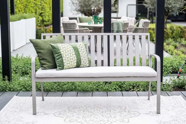 Stijlvol genieten: Tuinset van wit kunststof voor jouw buitenruimte